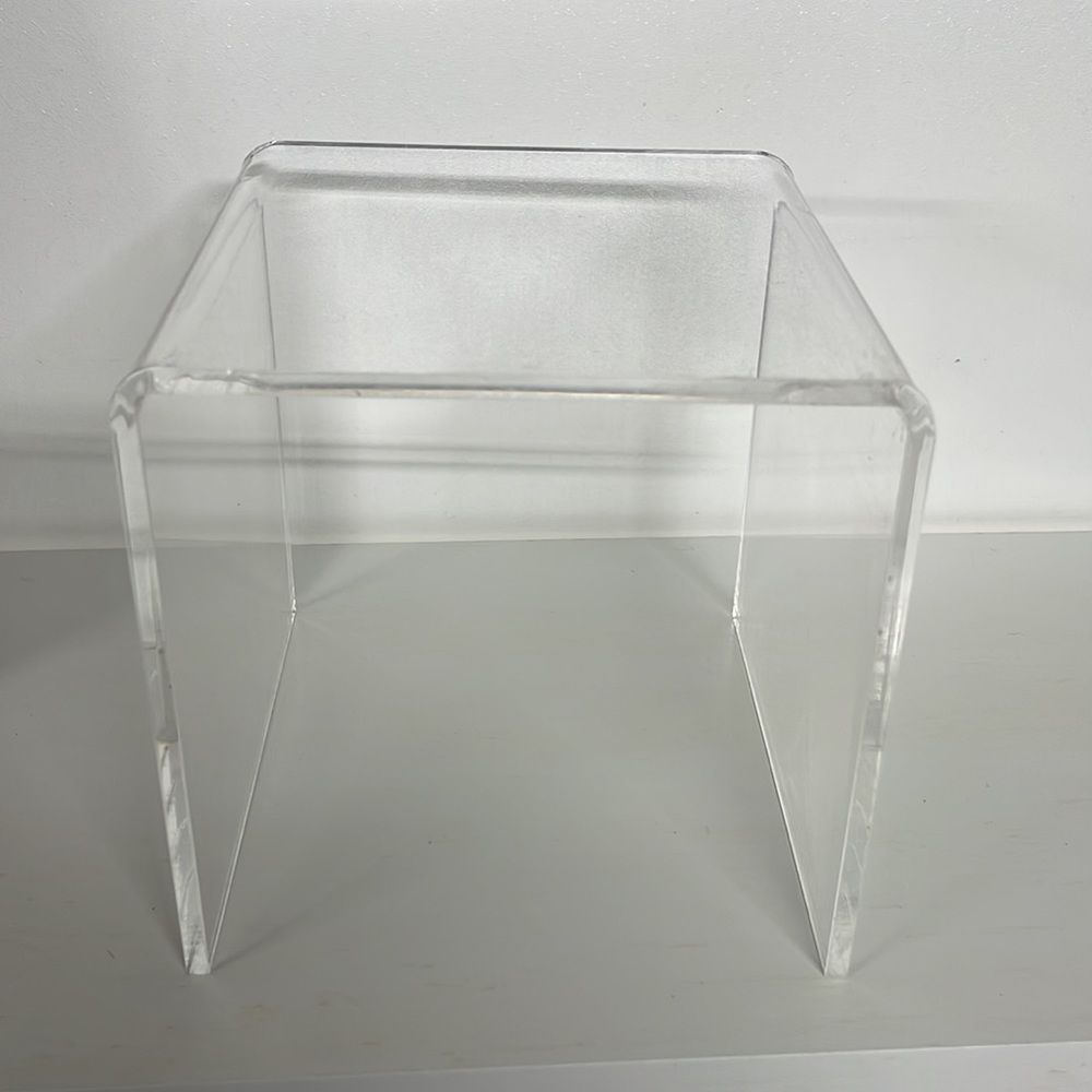 Acrylic riser - Picture 2 of 3